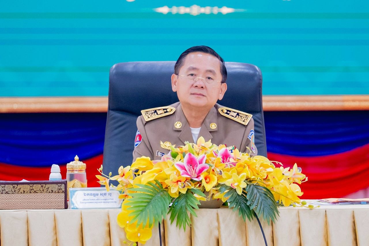 កិច្ចប្រជុំគណៈបញ្ជាការឯកភាពរដ្ឋបាលខេត្តបាត់ដំបង លោក សុខ លូ អរគុណកងកម្លាំងសមត្ថកិច្ចទាំងអស់ ដែលរក្សាសន្ដិសុខ សណ្ដាប់ធ្នាប់ សុវត្ថិភាពបានល្អជូនភ្ញៀវទេសចរក្នុងឱកាសបុណ្យចូលឆ្នាំ